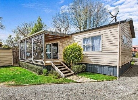 9 Willow Avenue, Hannahs Bay, Rotorua - Carousel 1