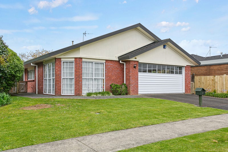 7 Kinross Drive, Merrilands, New Plymouth - Carousel 2