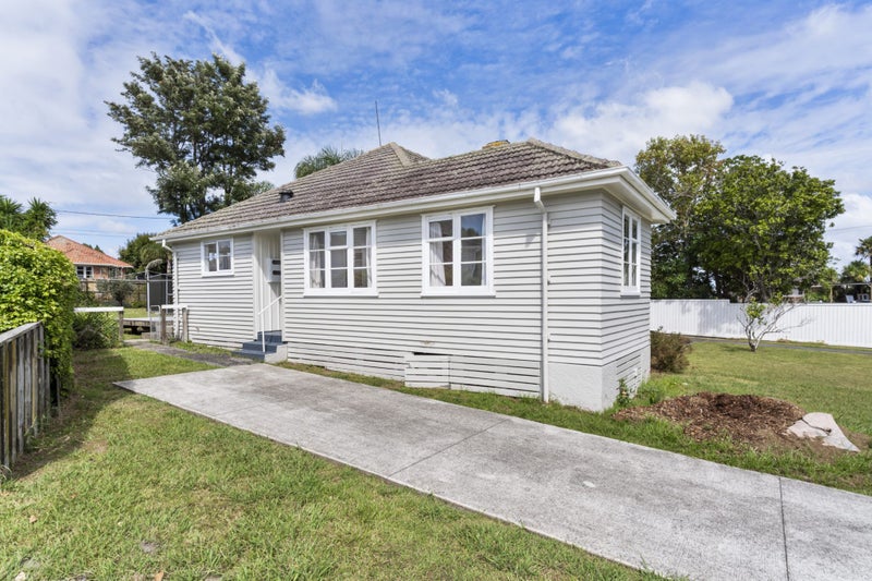 31 Philomel Crescent, Bayswater, Auckland - Carousel 1