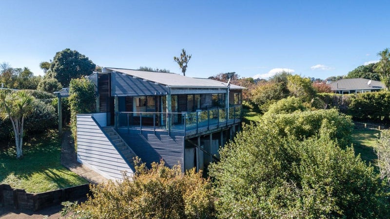 20 Weka Road, Oneroa, Waiheke Island - Carousel 1