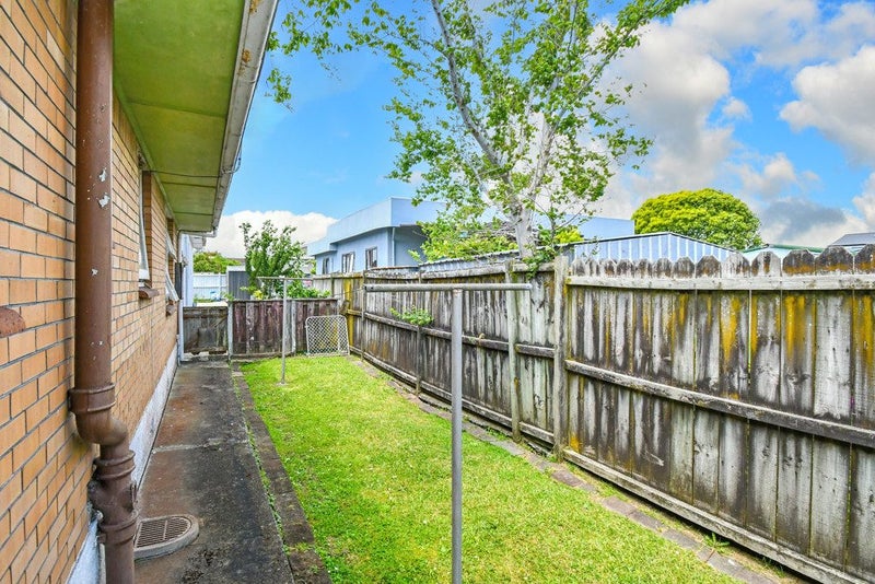 2/72 Coronation Road, Papatoetoe, Auckland - Carousel 10