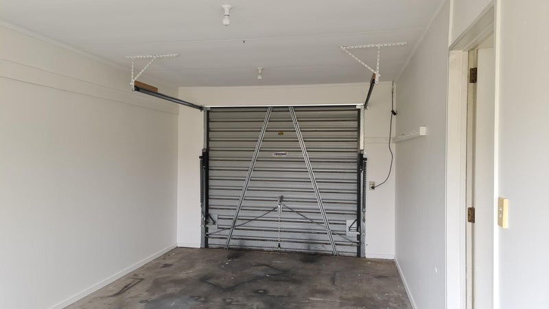 2/806 Gordon Road, Raureka, Hastings - Carousel 13