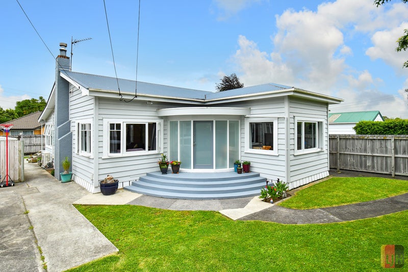 16 Graham Road, Conifer Grove, Takanini - Carousel 1
