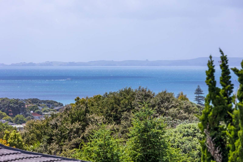 7 Tudor Place, Mairangi Bay, Auckland - Carousel 2