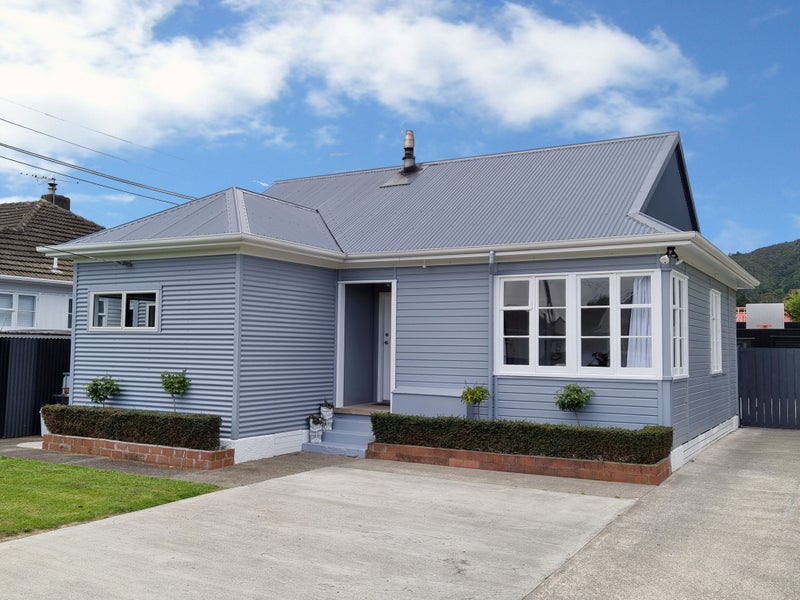 6 Dempsey Street, Naenae, Lower Hutt - Carousel 1