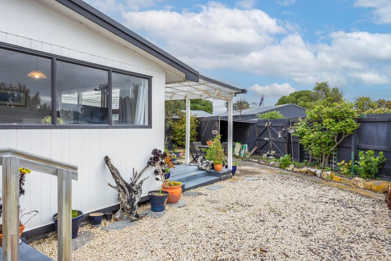 23 Holton Road, Amberley, Amberley - Carousel 2