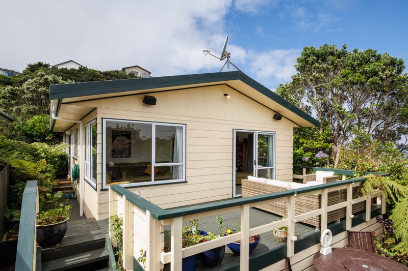 83 Montgomery Avenue, Karori, Wellington - Carousel 2