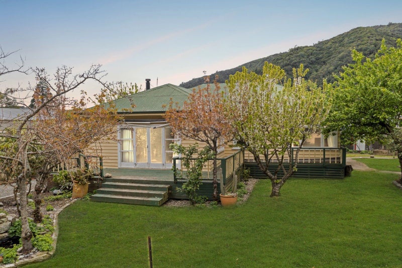 36 Durham Street, Picton - Carousel 2