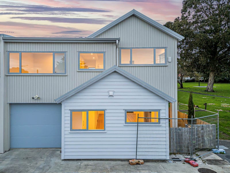 8A Taurima Avenue, Point England, Auckland - Carousel 1