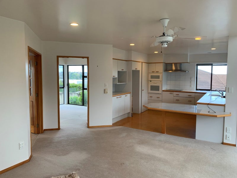 10 Dorrington Place, Eastern Beach, Auckland - Carousel 2