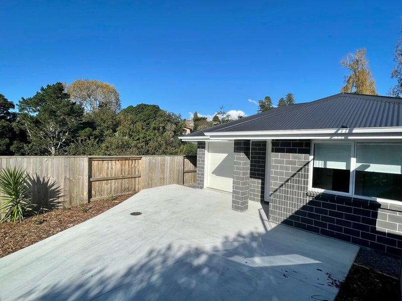 21B Glenn Terrace, Otumoetai, Tauranga - Carousel 1