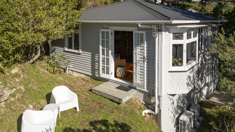 131 Wadestown Road, Wadestown, Wellington - Carousel 1