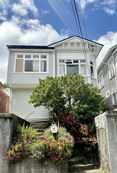 1B Manley Terrace, Newtown, Wellington - Carousel 1