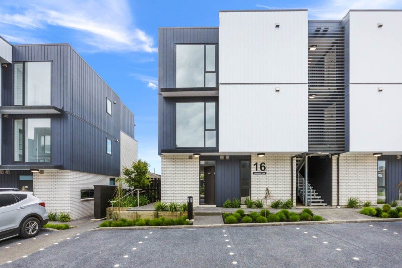 3/16 Treasure Lane, TE ATATU SOUTH, AUCKLAND - Carousel 11