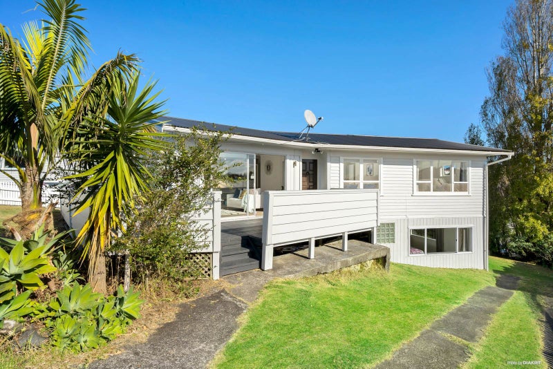 43 Commodore Drive, Lynfield, Auckland - Carousel 1