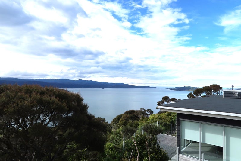 11 Cromwell Point, Newlands, Wellington - Carousel 2