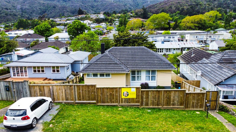 12 Logie Street, Stokes Valley, Lower Hutt - Carousel 1