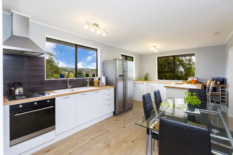 11 Roband Crescent, Brown Owl, Upper Hutt - Carousel 2