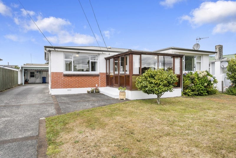 8 Craig Grove, Elderslea, Upper Hutt - Carousel 15