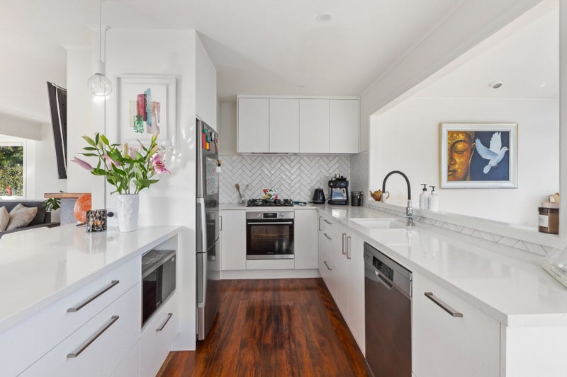 41 SHAKESPEAR RD, Army Bay, Whangaparaoa - Carousel 1