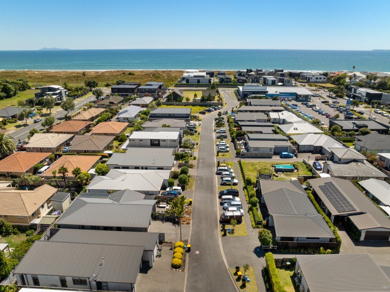 18 Hugo Way, Papamoa Beach, Papamoa - Carousel 1