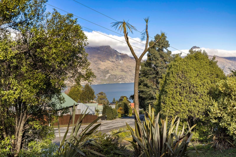 31 Watts Road, Fernhill, Queenstown - Carousel 2