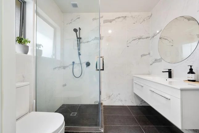 42B Rodney Street, Howick, Auckland - Carousel 18