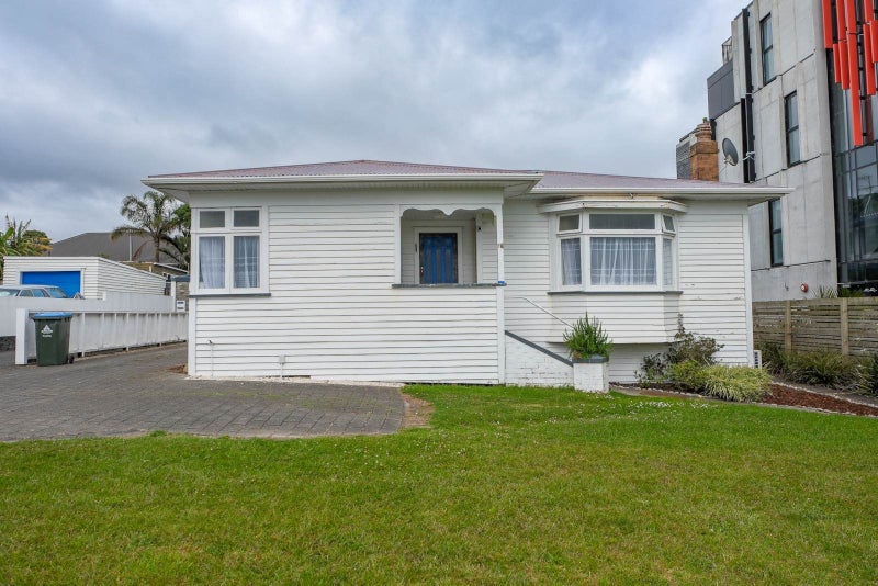 98 Point Chevalier Road, Point Chevalier, Auckland - Carousel 1