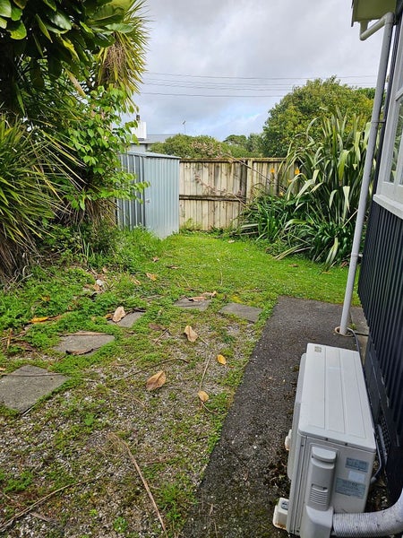 2/2 Earl Road, Titirangi, Auckland - Carousel 2