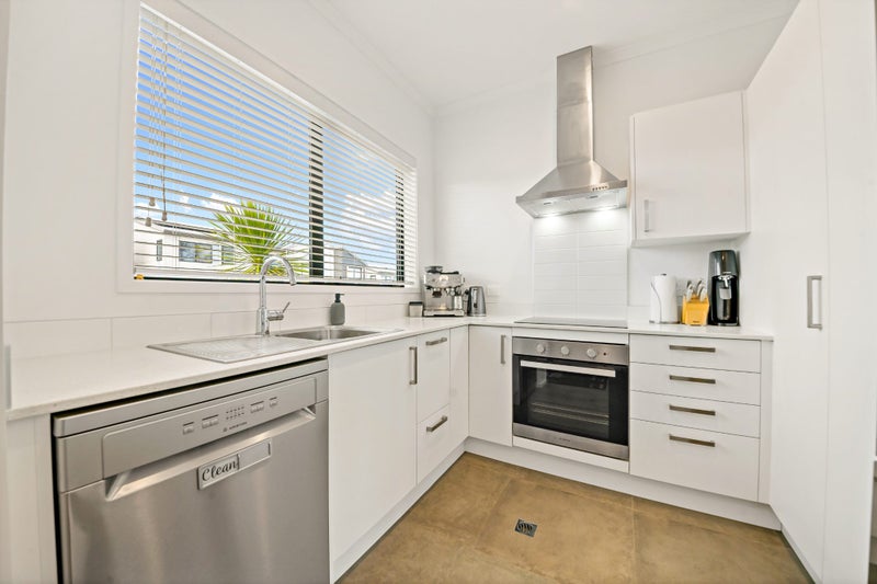 16 Raamuri Road, Glen Innes, Auckland - Carousel 2