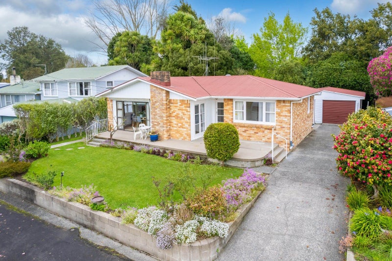 24 Beverley Crescent, Hillcrest, Hamilton - Carousel 1