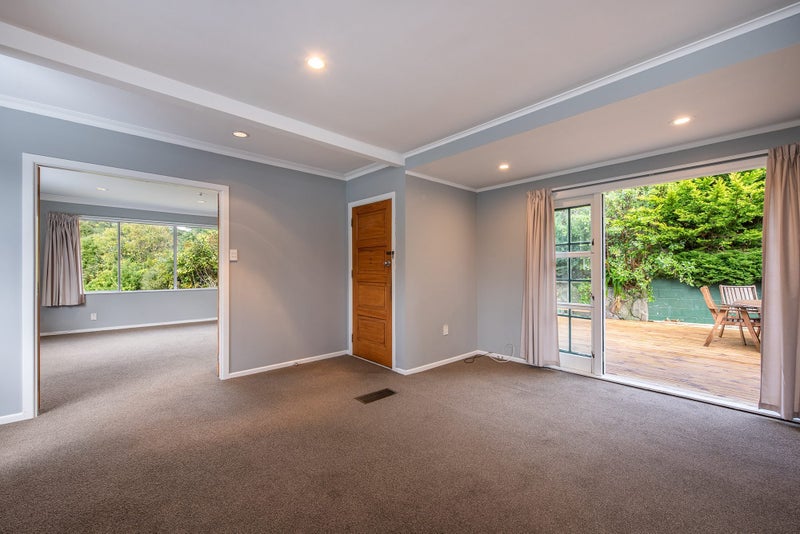 4 Glen Alton Avenue, Paparangi, Wellington - Carousel 2