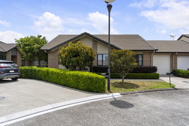 26 Royalle Mews, Botany Downs, Auckland - Carousel 1