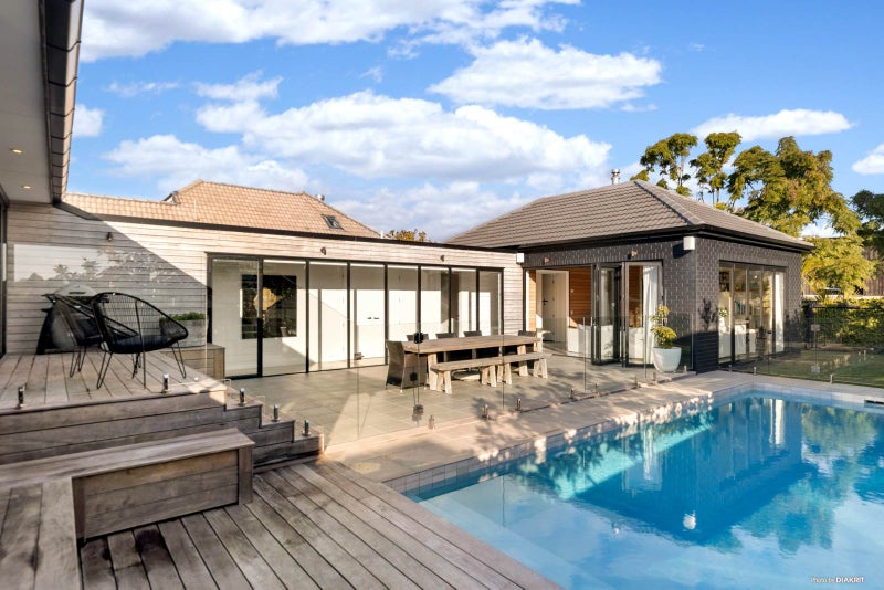 11 Colchester Avenue, Glendowie, Auckland - Carousel 2