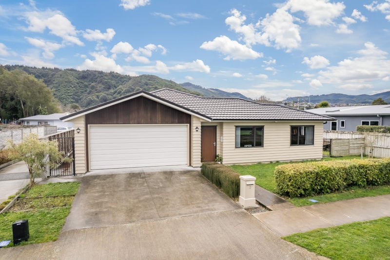 2 Rimutaka Street, Trentham, Upper Hutt - Carousel 1