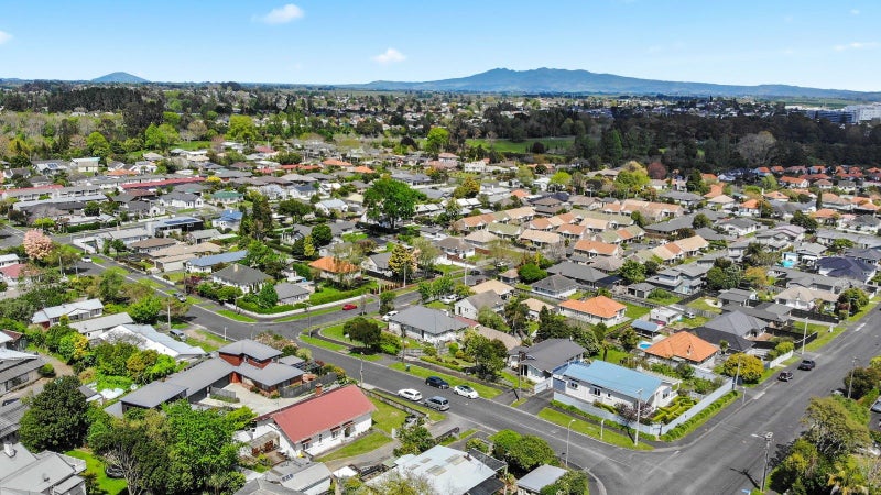 58 Graham Street, Hamilton East, Hamilton - Carousel 18