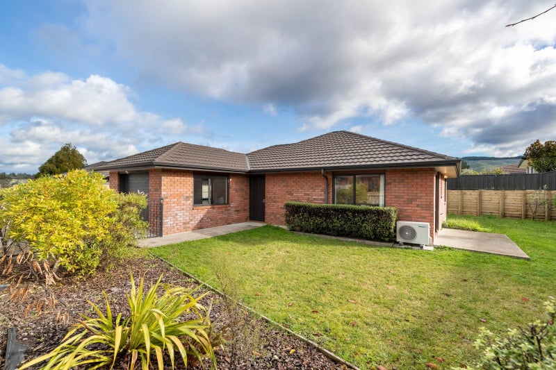 52 Sunstone Crescent, Brown Owl, Upper Hutt - Carousel 2