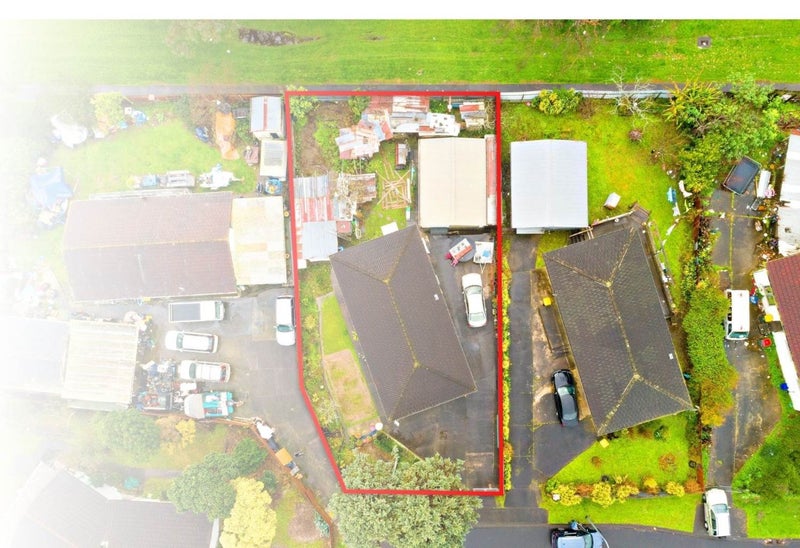 11 Pesaro Place, Clover Park, Auckland - Carousel 1