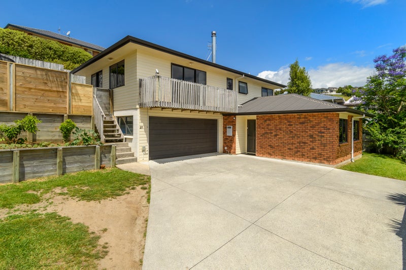 27 Eclipse Terrace, Welcome Bay, Tauranga - Carousel 1