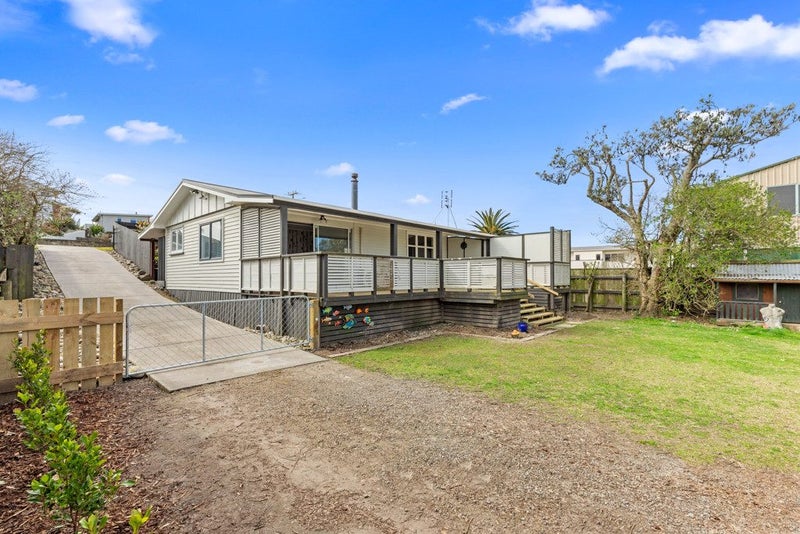 92 Pukehina Parade, Te Puke - Carousel 1