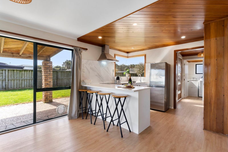 11 Ronald Avenue, Waiuku - Carousel 1