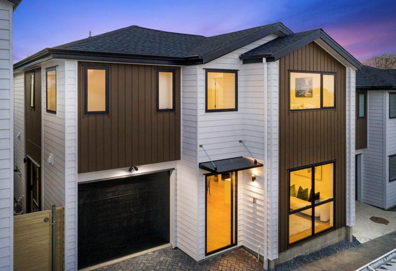 1E Valron Road, Te Atatū South, Auckland - Carousel 1