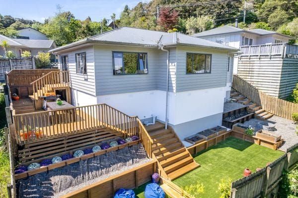 31 Forest Road, Pinehaven, Upper Hutt - Carousel 1