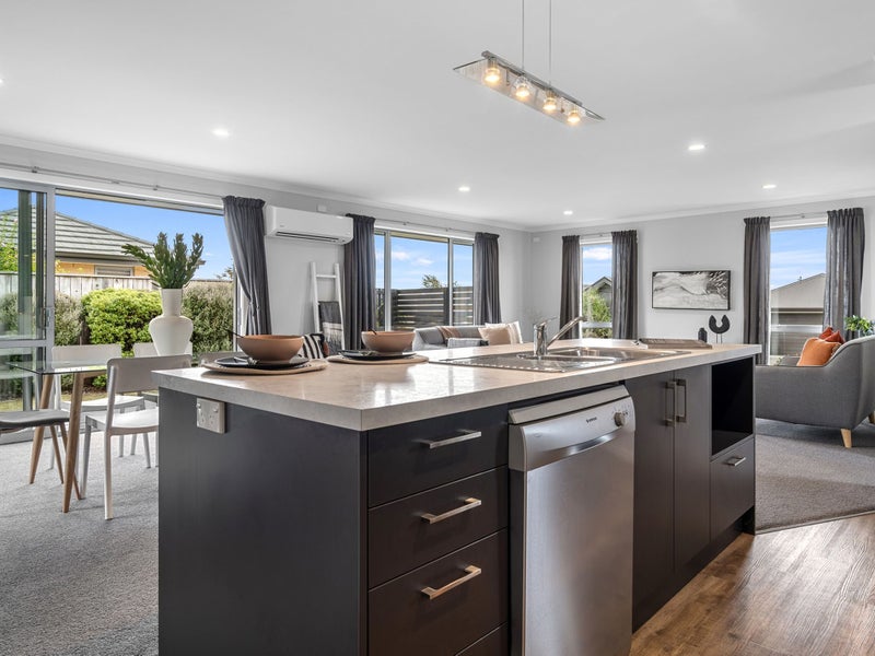 21 Brover Crescent, Richmond, Richmond - Carousel 2