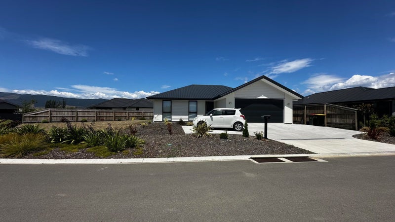 16 Carmine Crescent, Appleby, Richmond - Carousel 1