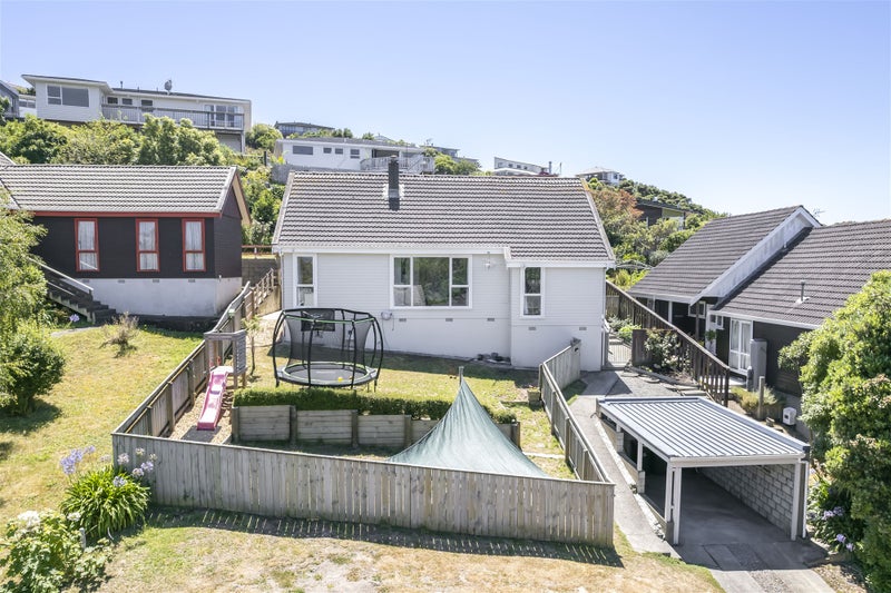 11 Penryn Drive, Camborne, Porirua - Carousel 2