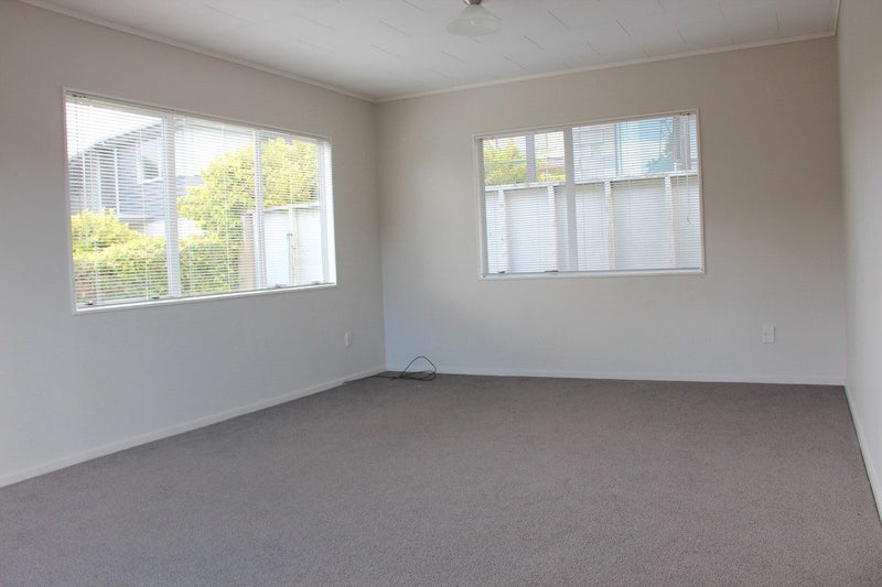 2/713 Beach Road, Browns Bay, Auckland - Carousel 2