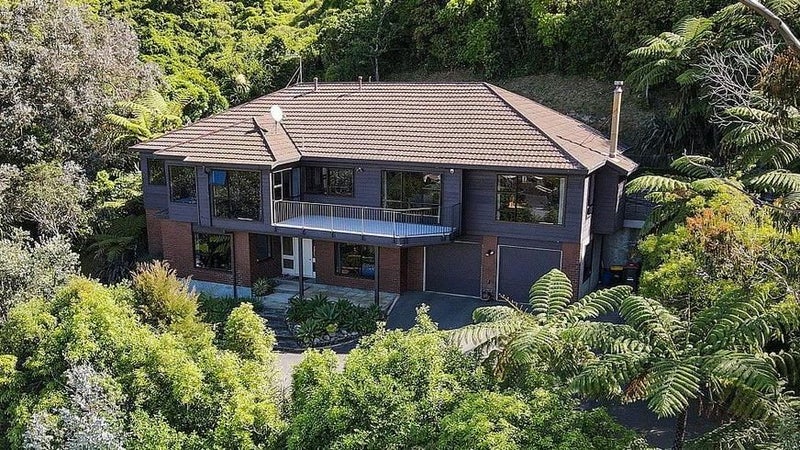 42 Peterhouse Street, Tawa, Wellington - Carousel 1