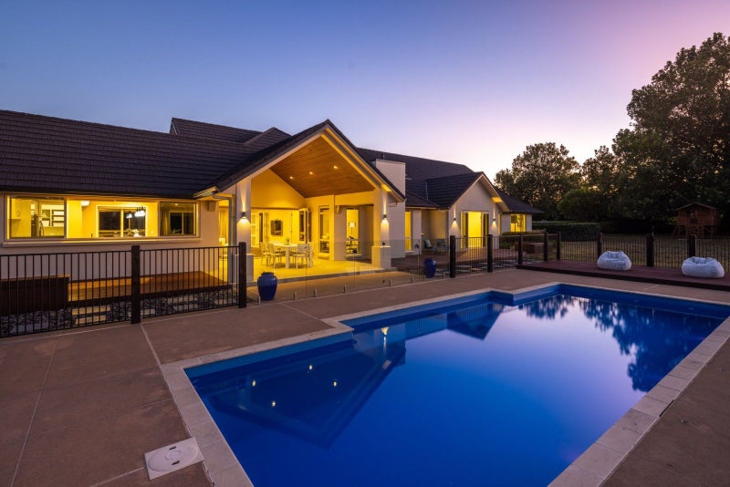 16 Stableford Lane, Tamahere, Hamilton - Carousel 1