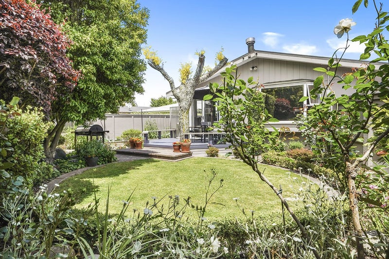 17 Queenwood Avenue, Queenwood, Hamilton - Carousel 1